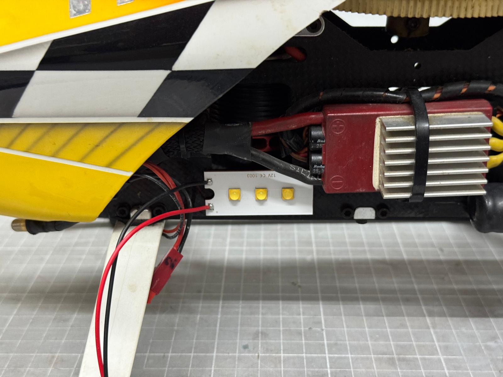 RC Helikopter mit dem LED-Sicherheitslicht 1003 von ASC-Safetylight