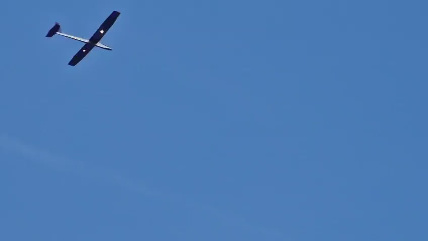 Load video: RC Segelflugzeug mit dem LED-Sicherheitslicht 1004 von ASC-Safetylight